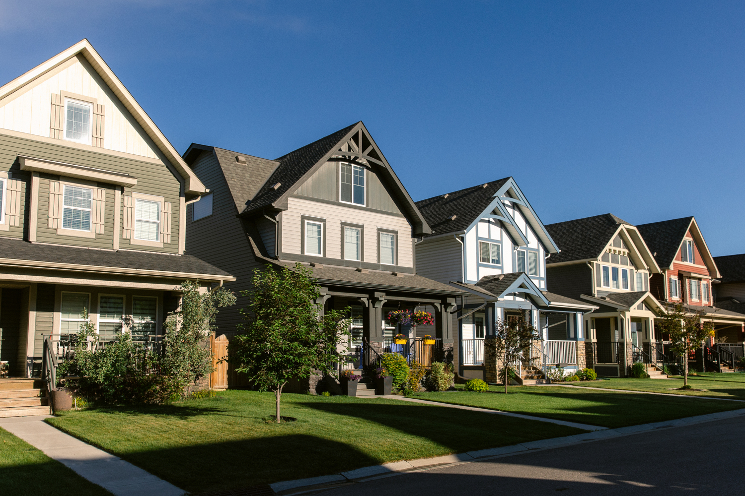 Five Reasons to Buy a Laned Home in Calgary - Legacy